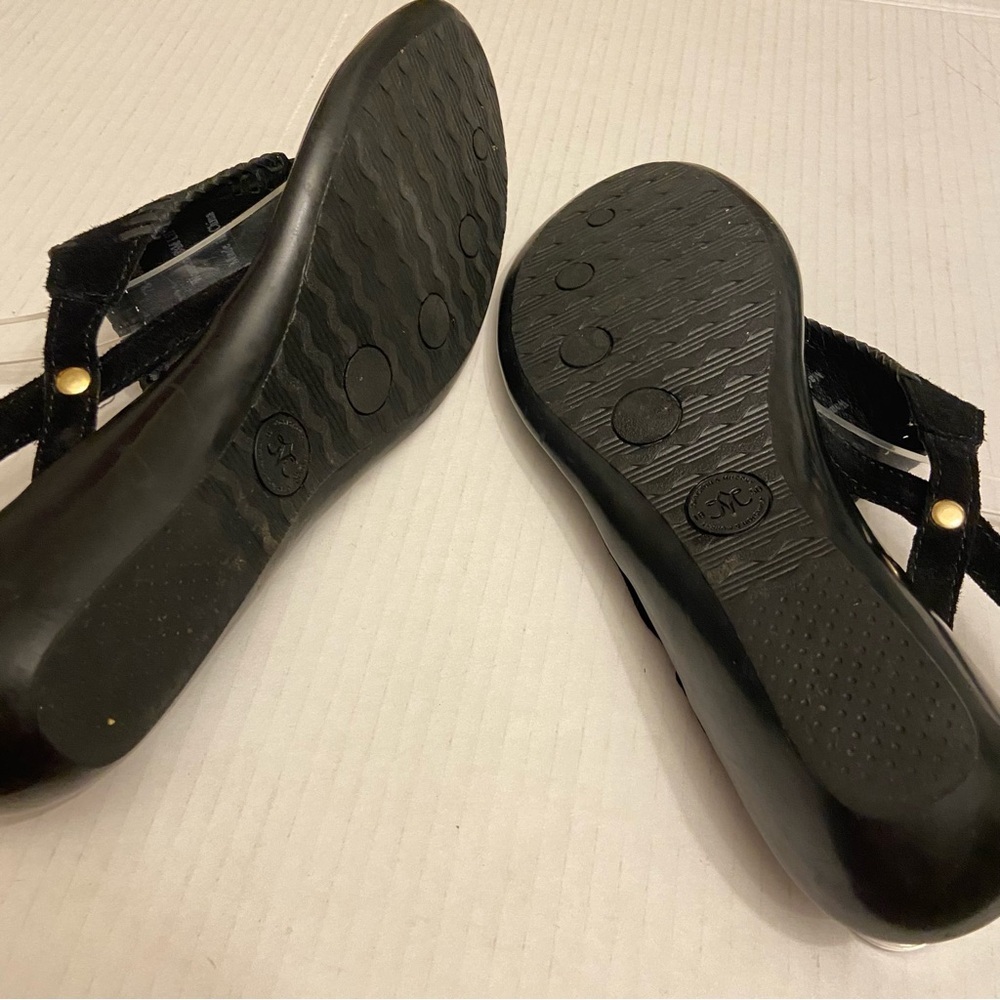 Johnston and Murphy Women’s Genuine Leather Black Suede Ankle Closure Sandals. - Picture 8 of 9